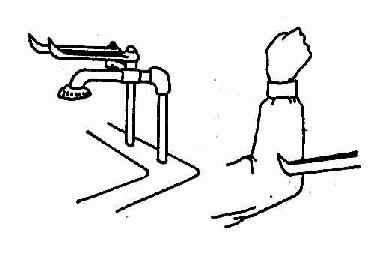 用肘部开关水龙头法